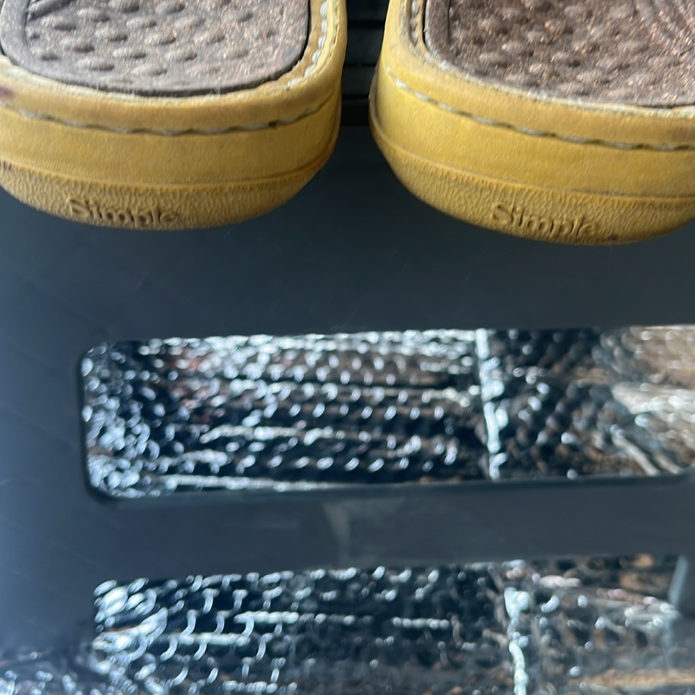 Simple Yellow Leather Slide Sandals - Picture 5 of 12